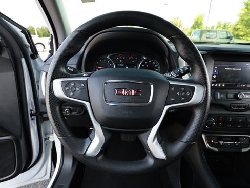 Used 2024 GMC Terrain SLE FWD image 11