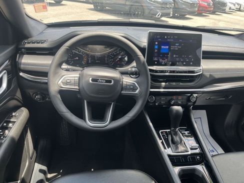 Used 2026 Jeep Compass Latitude AWD/4WD image 12