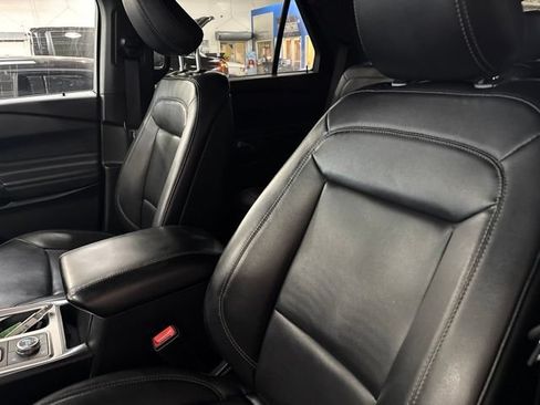 Used 2020 Ford Explorer XLT w/ Equipment Group 202A AWD/4WD image 10
