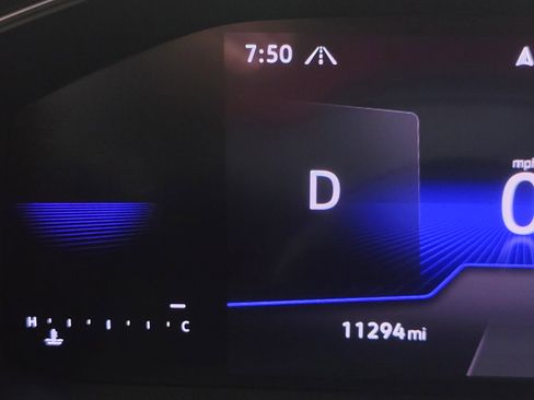 Used 2025 Volkswagen Jetta SE w/ Sunroof Package image 27