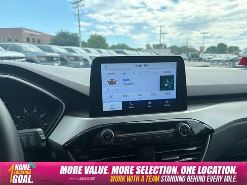 Used 2022 Ford Escape SE FWD image 15