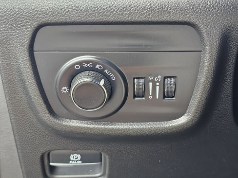 Used 2024 Jeep Grand Cherokee Laredo RWD image 19