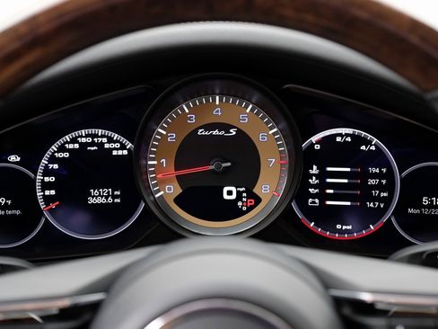 Used 2022 Porsche Panamera Turbo S image 16