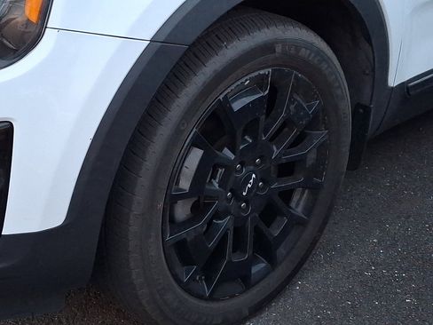 Used 2022 Kia Telluride SX w/ SX Prestige Package image 10