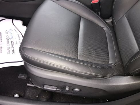 Used 2023 Hyundai Kona Limited AWD/4WD image 12