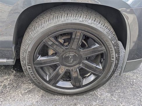 Used 2020 Cadillac Escalade ESV Premium Luxury image 10