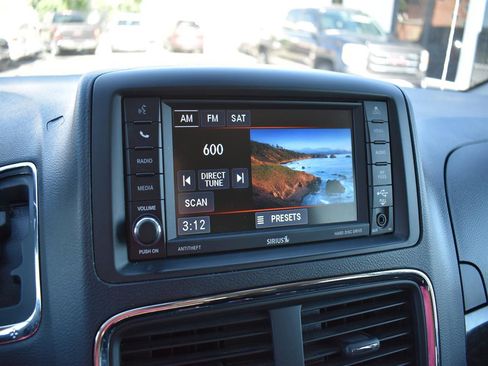 Used 2020 Dodge Grand Caravan SE w/ UConnect Hands-Free Group image 16