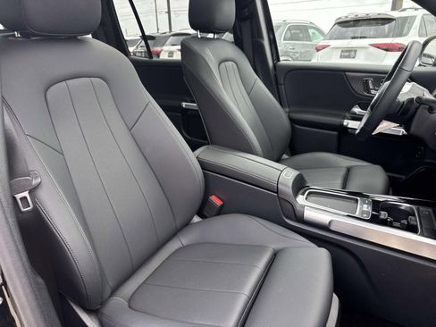 Used 2026 Mercedes-Benz GLB 250 image 12