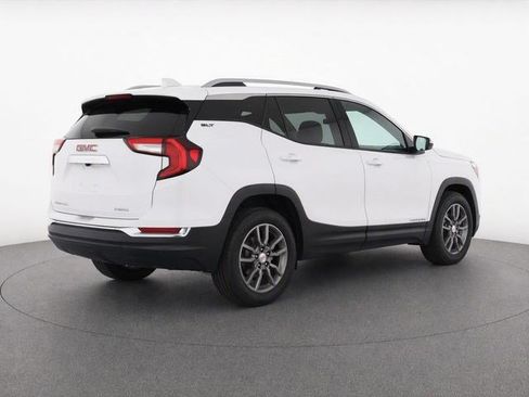 Used 2024 GMC Terrain SLT AWD/4WD image 3