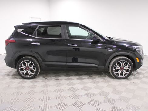Used 2022 Kia Seltos SX w/ Sunroof Package image 28
