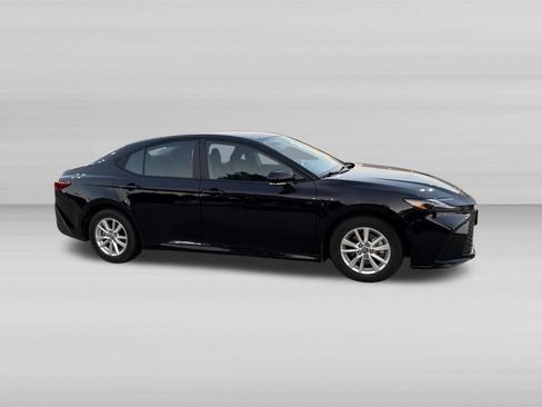 Used 2025 Toyota Camry LE FWD image 3