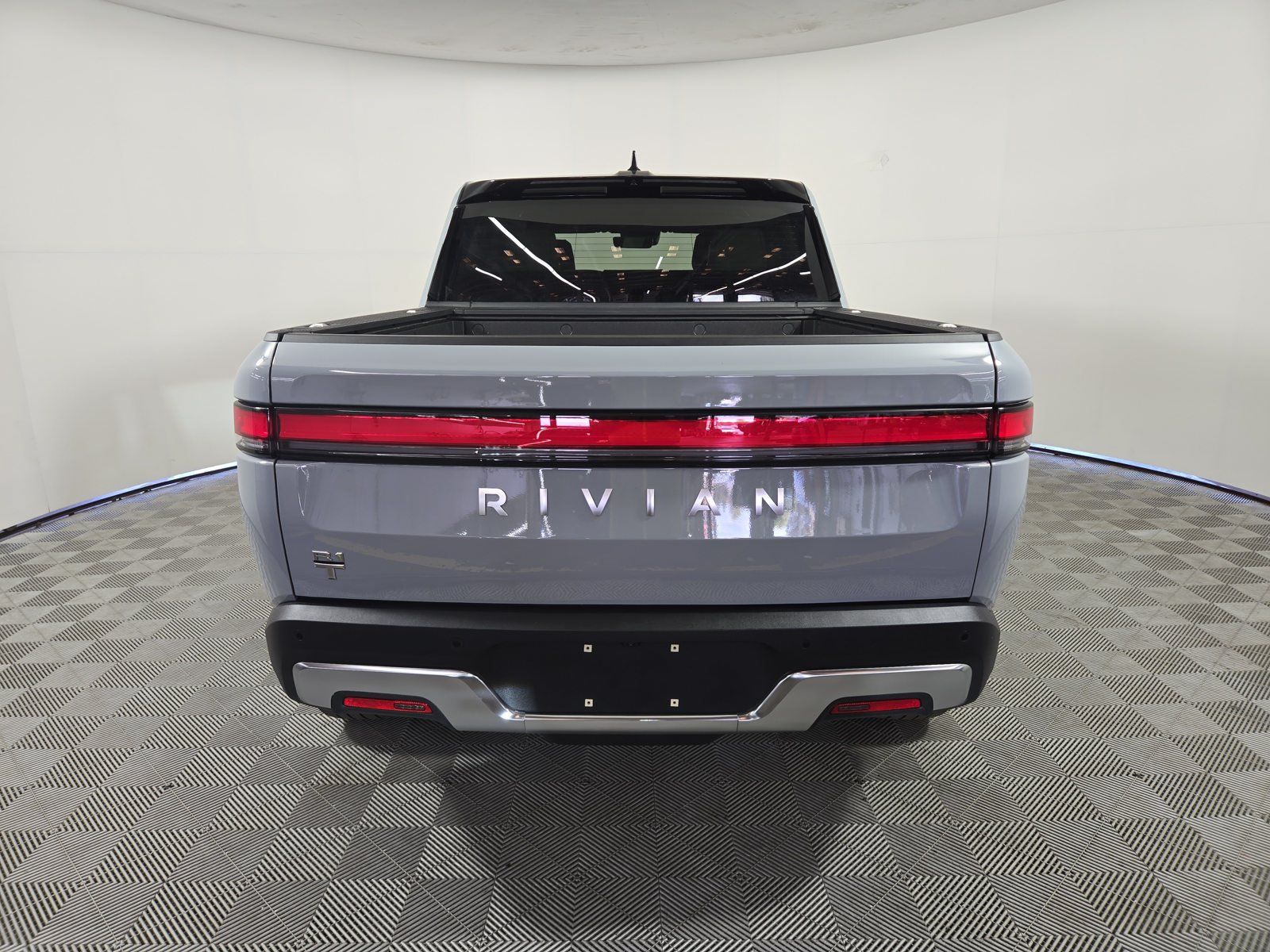 Used 2024 Rivian R1T Adventure Dual AWD/4WD image 4