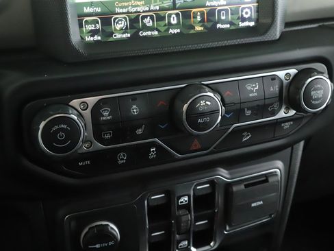 Used 2021 Jeep Wrangler Unlimited Sport AWD/4WD image 13