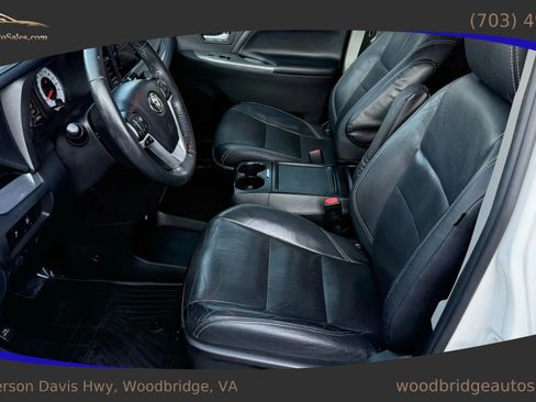 Used 2016 Toyota Sienna SE Premium image 12