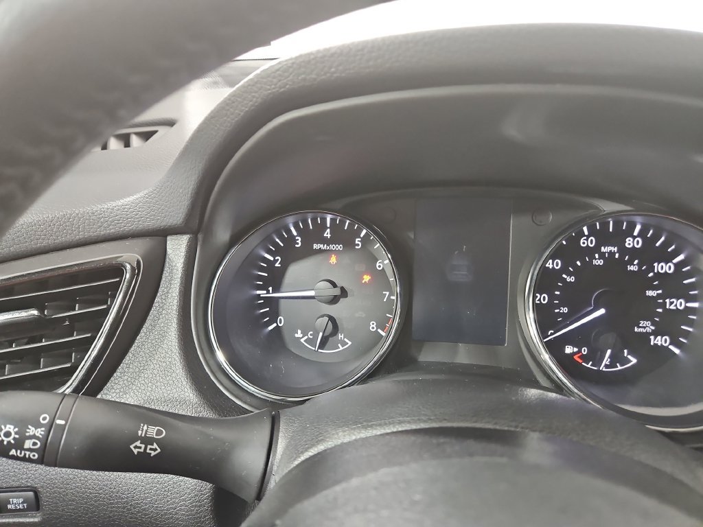 Used 2017 Nissan Rogue SV AWD/4WD image 16