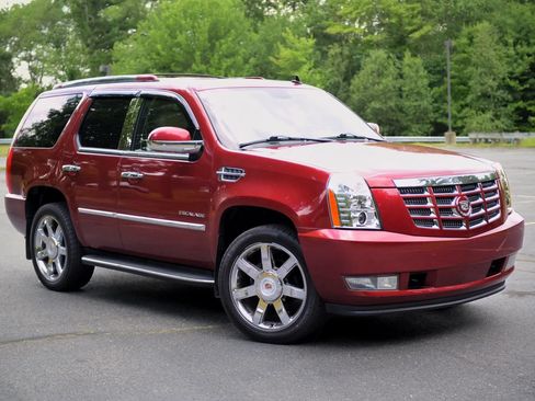 Used 2010 Cadillac Escalade Luxury AWD/4WD image 10