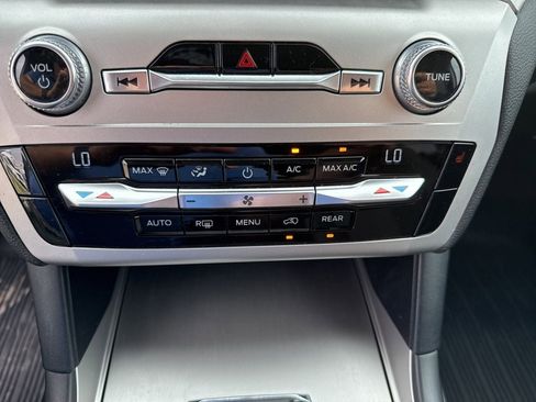 Used 2021 Ford Explorer XLT image 23