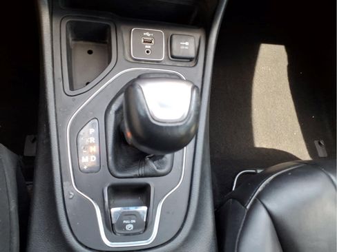 Used 2021 Jeep Cherokee Latitude Plus FWD image 24