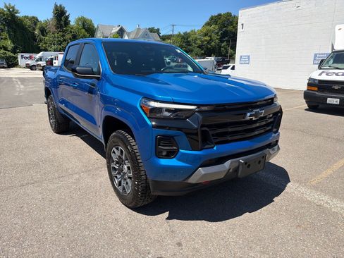 Used 2024 Chevrolet Colorado Z71 w/ Z71 Convenience Package 2 AWD/4WD image 3