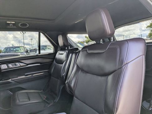 Used 2026 Ford Explorer Platinum RWD image 19