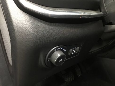 Used 2023 Jeep Compass Limited w/ Elite Group for (Red) Edition AWD/4WD image 9
