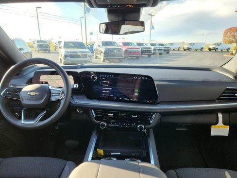 New 2026 Chevrolet Suburban LS image 2