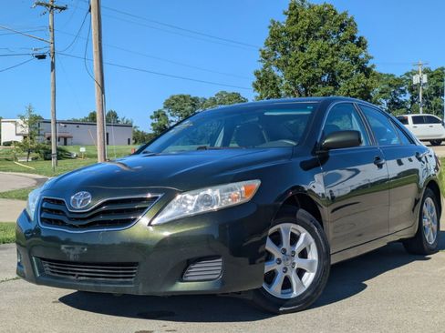 Used 2011 Toyota Camry LE w/ LE Extra-Value Pkg FWD image 1