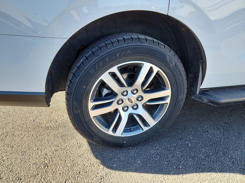 Used 2024 Ford Expedition Limited image 9