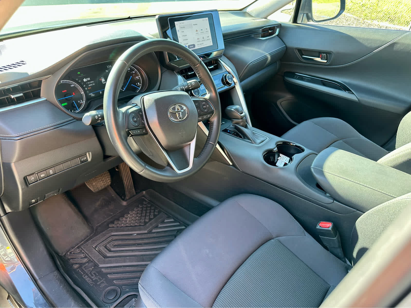 Used 2024 Toyota Venza LE AWD/4WD image 11
