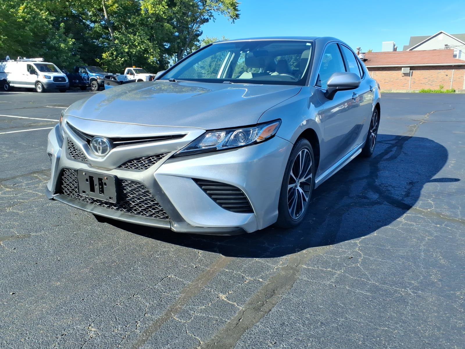 Used 2020 Toyota Camry SE FWD image 2