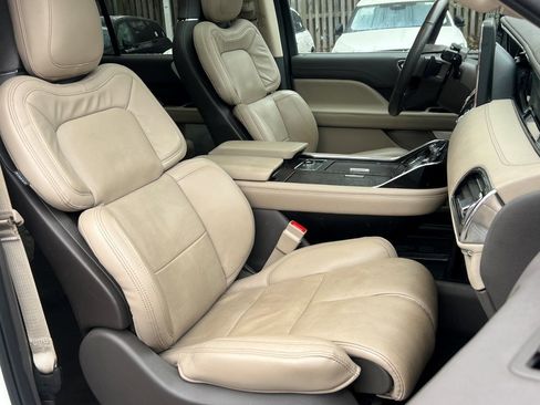 Used 2022 Lincoln Navigator L Reserve image 10