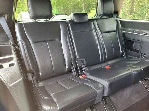 Used 2021 Ford Expedition XLT image 14