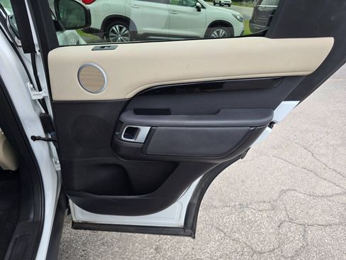 Used 2018 Land Rover Discovery SE AWD/4WD image 32
