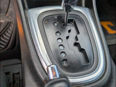 Used 2013 Chrysler 200 LX FWD image 13