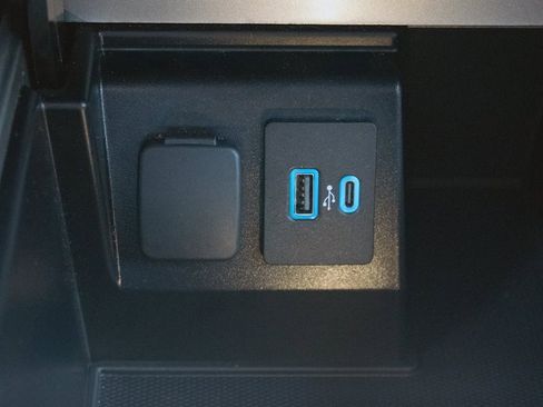 Used 2020 Ford Explorer XLT w/ Class III Trailer Tow Package image 24