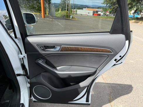 Used 2016 Audi Q5 2.0T Premium Plus w/ Technology Package AWD/4WD image 13
