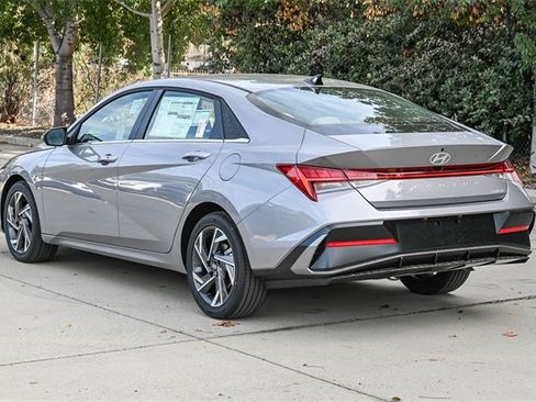 New 2026 Hyundai Elantra Limited image 8