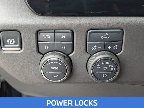 Used 2025 Chevrolet Silverado 1500 LT Trail Boss w/ LPO, Dark Essentials Package AWD/4WD image 19