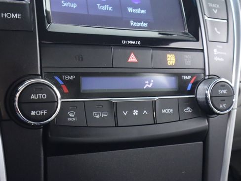 Used 2016 Toyota Camry XLE FWD image 19