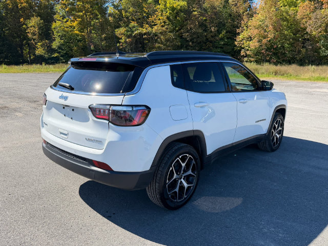 Used 2025 Jeep Compass Limited AWD/4WD image 5