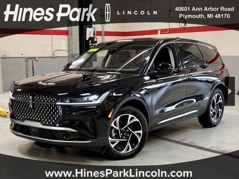 Used 2024 Lincoln Nautilus Premier image 1