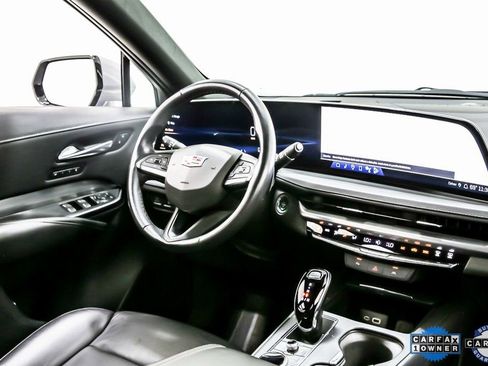 Used 2024 Cadillac XT4 Premium Luxury image 17