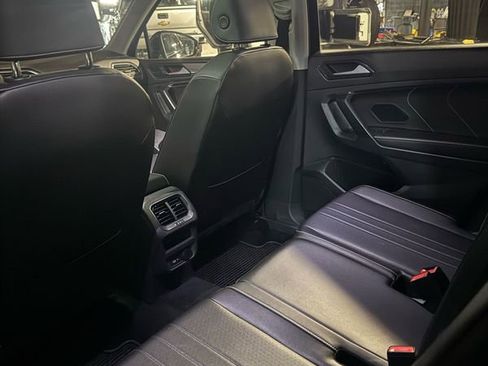 Used 2022 Volkswagen Tiguan SE AWD/4WD image 16
