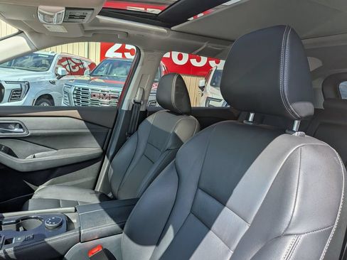 Used 2023 Nissan Rogue SL AWD/4WD image 10
