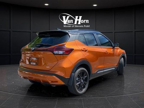 Used 2023 Nissan Kicks SR w/ SR Premium Package FWD image 7