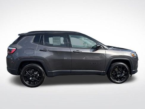 Used 2023 Jeep Compass Latitude w/ Sun and Sound Group AWD/4WD image 7