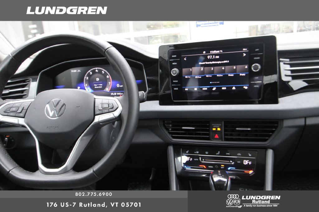 Used 2025 Volkswagen Jetta SE FWD image 17