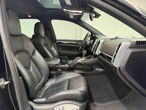 Used 2018 Porsche Cayenne Platinum Edition image 12