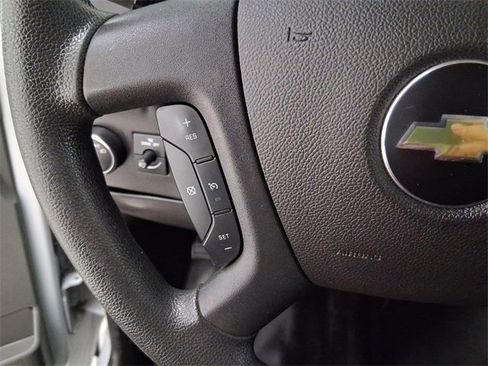 Used 2017 Chevrolet Express 3500 Extended image 22
