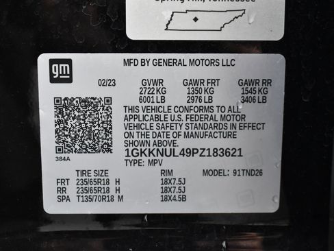 Used 2023 GMC Acadia SLT image 2